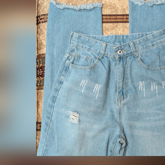 Jean - Picture 3 of 8